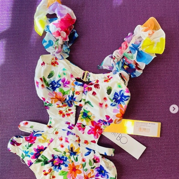 NWT ☀️ Designer PatBo Bloom Sweetheart Swimsuit Size Medium. Flowers. White. - Picture 6 of 16